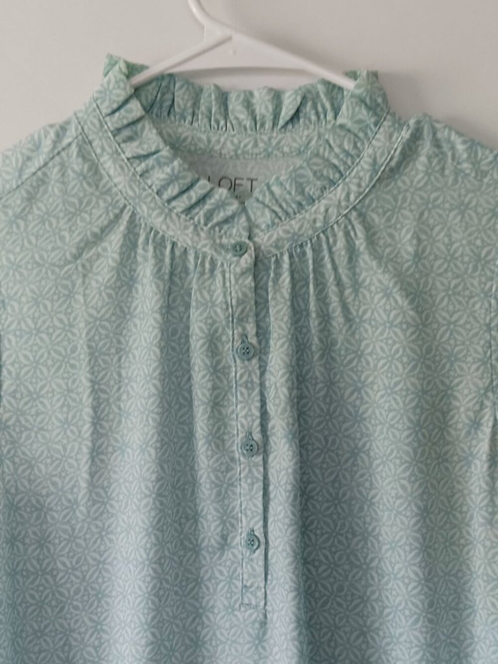 LOFT Seafoam Blue Sleeveless Floral Blouse Size M - Picture 2 of 10